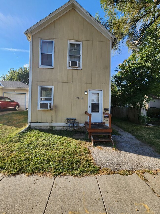 property at 1919 Castelar St