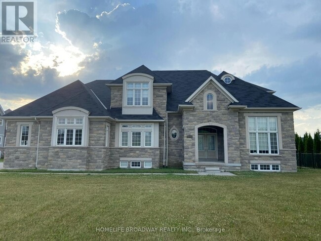 property at 8 Wolford Ct