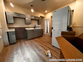 127 Harrishof St in Boston, MA - Building Photo