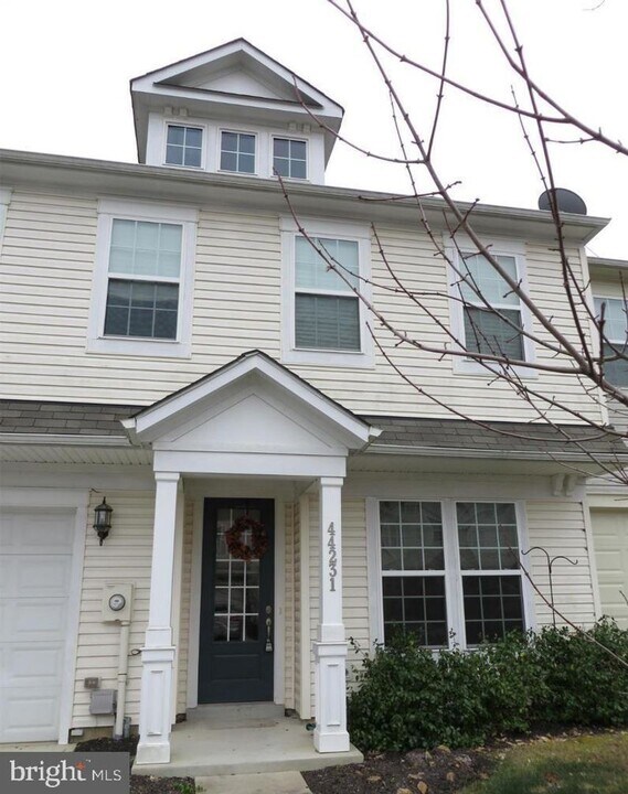 44231 Beaver Creek Dr in California, MD - Building Photo