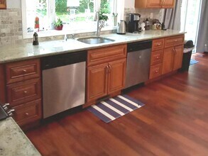 348 Noank Ledyard Rd in Groton, CT - Building Photo - Building Photo