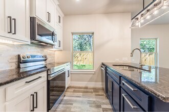 310 Ditto Ave in Arlington, TX - Building Photo - Building Photo