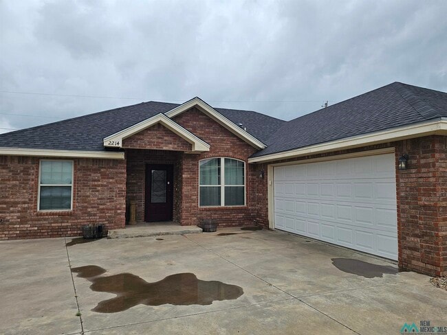 property at 2214 Boxwood Cir