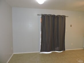 7820 Oak Forest Pl in Pensacola, FL - Building Photo - Building Photo