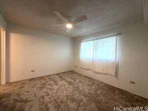 1090 Ala Napunani St in Honolulu, HI - Building Photo - Building Photo