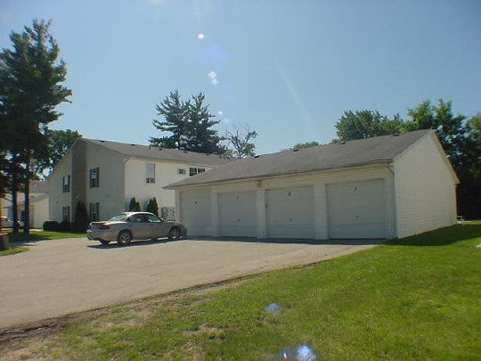 1111 Minns Dr in Machesney Park, IL - Building Photo - Building Photo