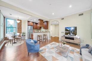 1236 N Flores St in West Hollywood, CA - Building Photo