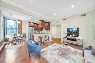 1236 N Flores St in West Hollywood, CA - Foto de edificio - Building Photo