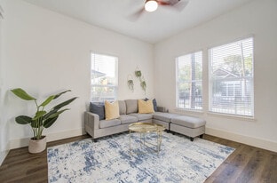 410 James St in Houston, TX - Building Photo