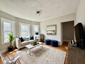 112 College Ave, Unit 1 in Medford, MA - Building Photo - Building Photo