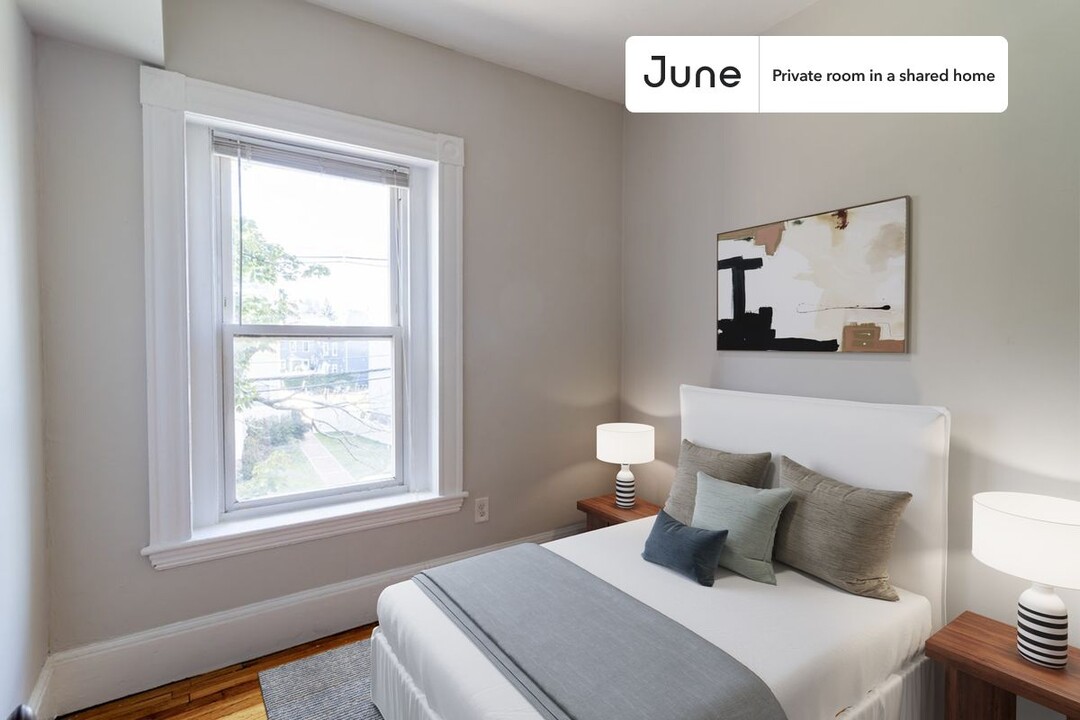 Private bedroom in 4 bed/2 bath Home in Boston, MA - Building Photo