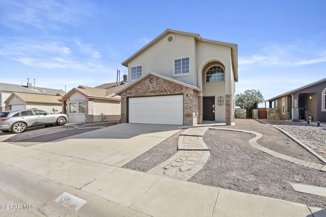 3740 Tierra Alamo Dr in El Paso, TX - Foto de edificio