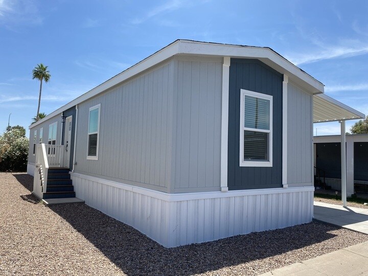 2060 N Center St in Mesa, AZ - Building Photo