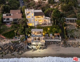 28026 Sea Ln Dr in Malibu, CA - Building Photo