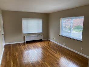 5666 Montgomery Rd, Unit 4 in Cincinnati, OH - Building Photo - Building Photo