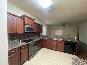 8739 Leclaire Meadow Dr in Humble, TX - Foto de edificio - Building Photo