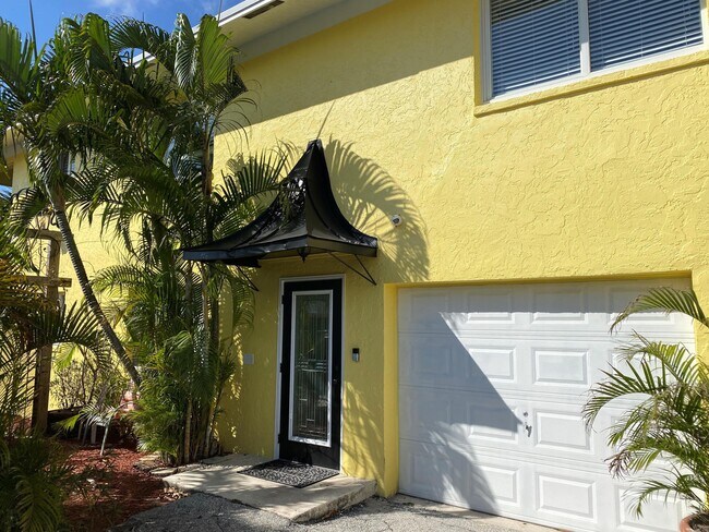 421 49th St-Unit -#2 in West Palm Beach, FL - Foto de edificio - Building Photo