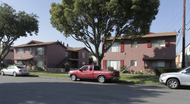 1001 S Malden Ave in Fullerton, CA - Building Photo - Building Photo