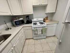 33 Pond Ave, Unit 502 in Brookline, MA - Building Photo - Building Photo