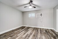 508 Branard St photo'