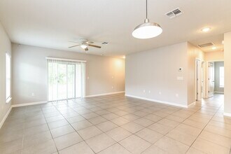 956 Louvre Ct in Kissimmee, FL - Foto de edificio - Building Photo