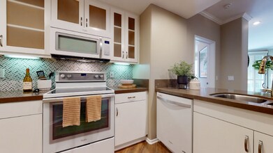 9253 Regents Rd in San Diego, CA - Building Photo - Building Photo