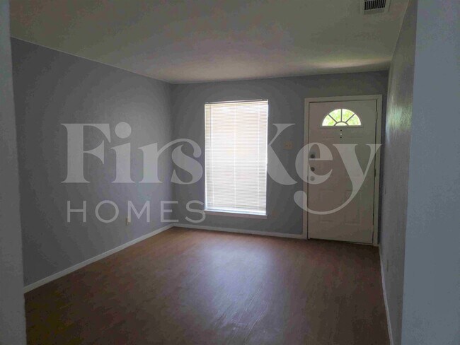 6537 La Grange Dr in Dallas, TX - Building Photo - Building Photo