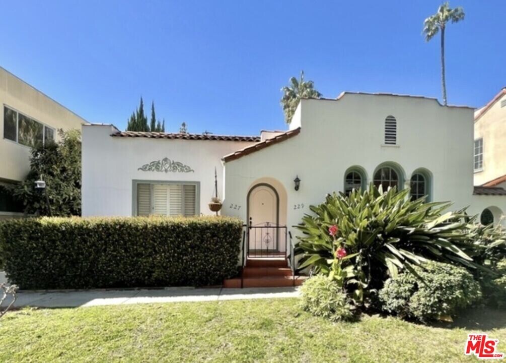 227 N Swall Dr in Beverly Hills, CA - Building Photo