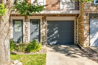 8066 S Columbine Ct in Centennial, CO - Building Photo - Building Photo