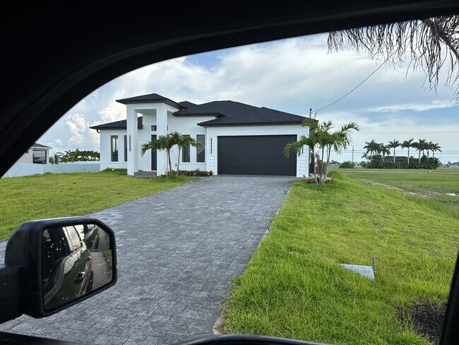 3412 NW 8th Terrace in Cape Coral, FL - Building Photo - Building Photo