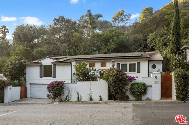 2319 Outpost Dr in Los Angeles, CA - Building Photo - Building Photo