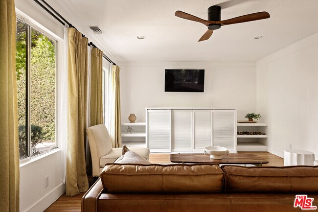 1026 Laurel Ave in West Hollywood, CA - Building Photo - Building Photo