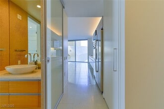 3726 S Las Vegas Blvd in Las Vegas, NV - Foto de edificio - Building Photo