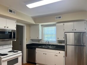 2505 Saint Christopher Cir SW, Unit Apartment J in Wilson, NC - Foto de edificio - Building Photo