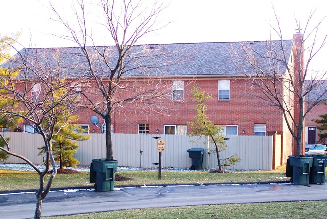 Brafferton Village Condominum (por) in Columbus, OH - Foto de edificio - Building Photo