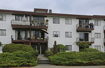 140 E 3rd St in North Vancouver, BC - Building Photo - Building Photo