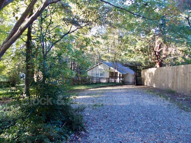 property at 1421 Lynn Rd