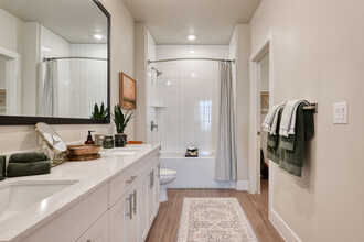 Lenox Grandview in San Antonio, TX - Building Photo - Building Photo