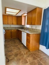 221 N Helena St in Ridgecrest, CA - Building Photo - Building Photo