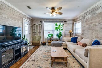 2824 Lee St in Dallas, TX - Building Photo - Building Photo