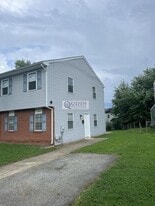 14 Maple Ct in Elkton, MD - Building Photo