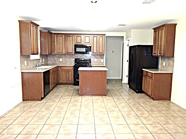 922 Magnolia Hl in San Antonio, TX - Building Photo - Building Photo