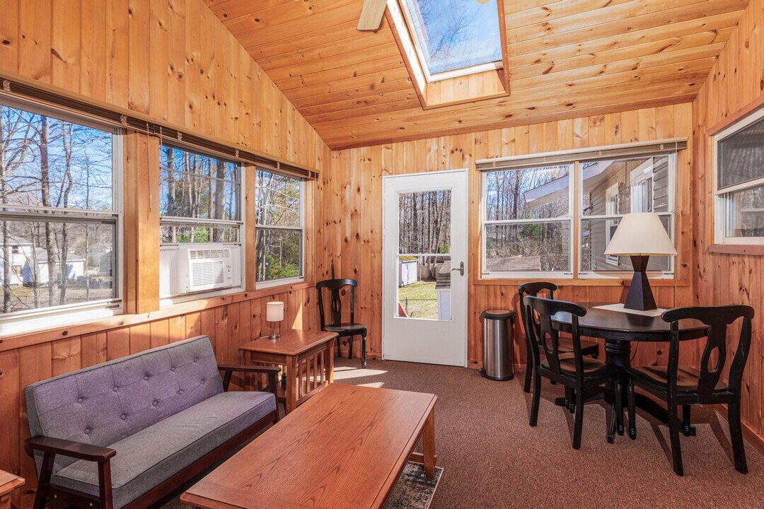 27 Karista Spring Dr, Unit SI ID1302142P in Saratoga Springs, NY - Foto de edificio