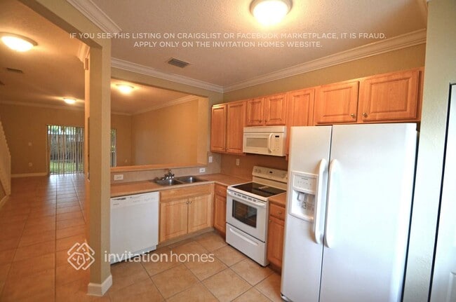 6026 Woodlands Blvd in Tamarac, FL - Building Photo - Building Photo