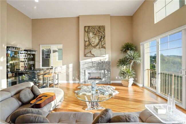 5672 Como Cir in Los Angeles, CA - Building Photo - Building Photo