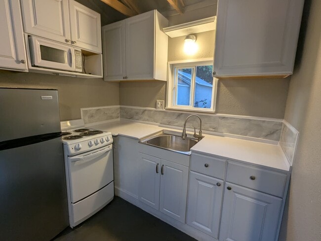 1002 W Olive St, Unit ADU #1