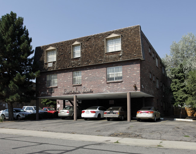 Pamela Sue Apartments in Englewood, CO - Foto de edificio - Building Photo