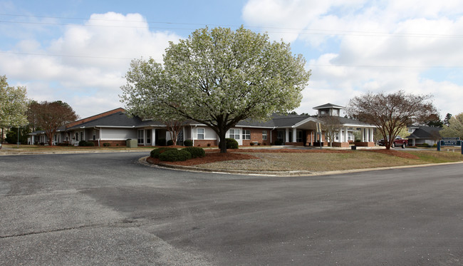 Pine Knoll Manor in Smithfield, NC - Building Photo - Building Photo