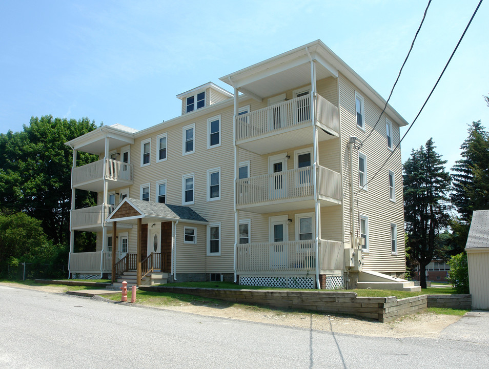 74 Loring St in Woonsocket, RI - Foto de edificio