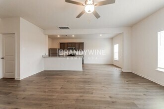 9613 Klondike Dr in Fort Worth, TX - Foto de edificio - Building Photo